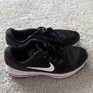 Nike Women's Black and White Athletic Shoes